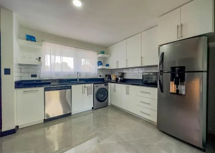 Marina Loft #307 Beautiful Renovated 1 Bed Apartment *