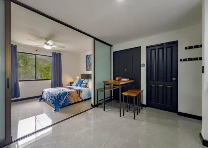 Marina Loft #307 Beautiful Renovated 1 Bed Apartment