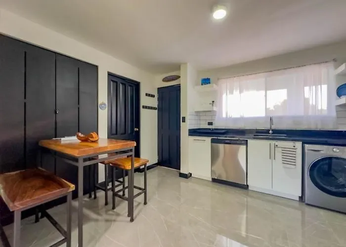 Marina Loft #307 Beautiful Renovated 1 Bed *